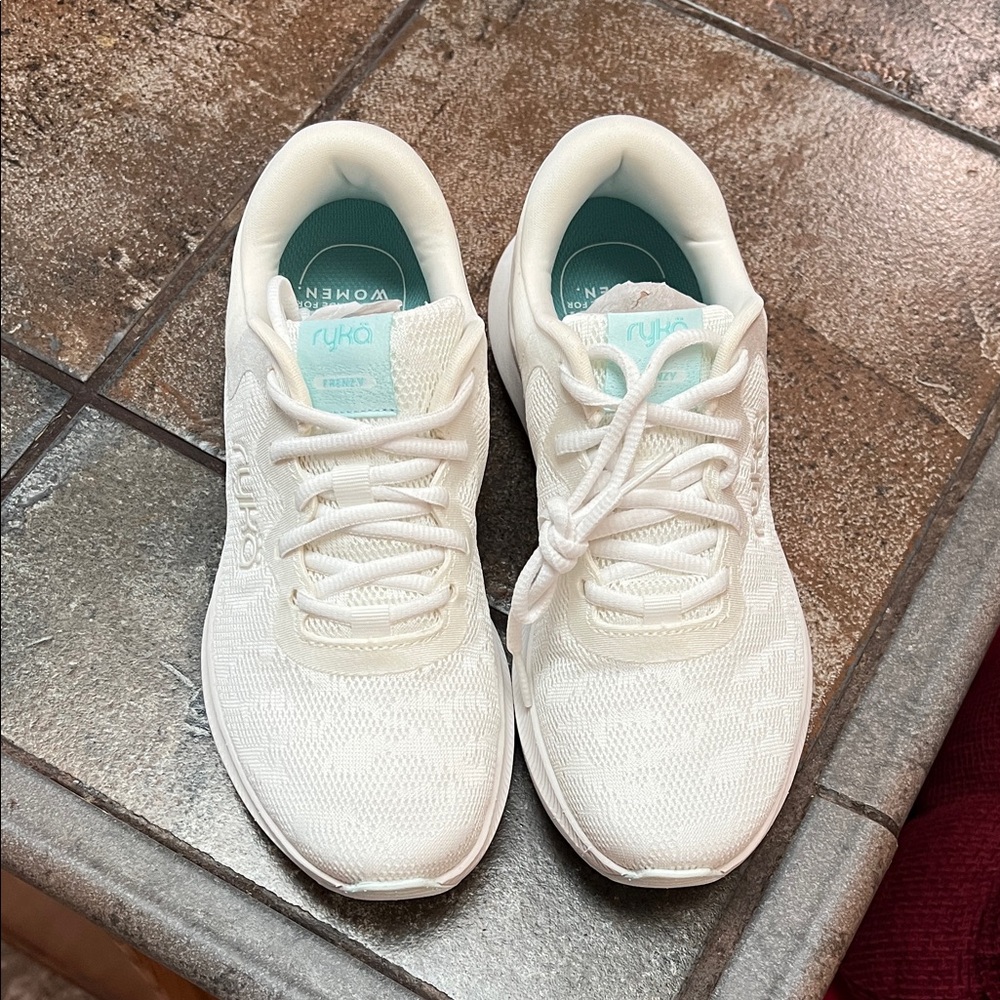 NEW Ryka Frenzy White walking shoes/ sneakers, size 8